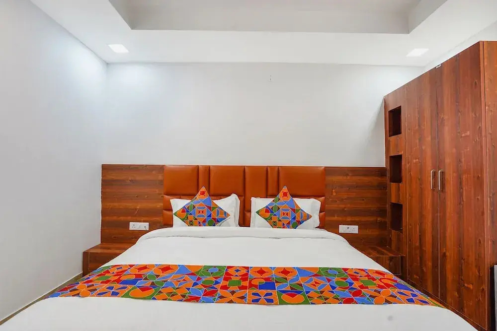 Fabhotel Amayra Inn