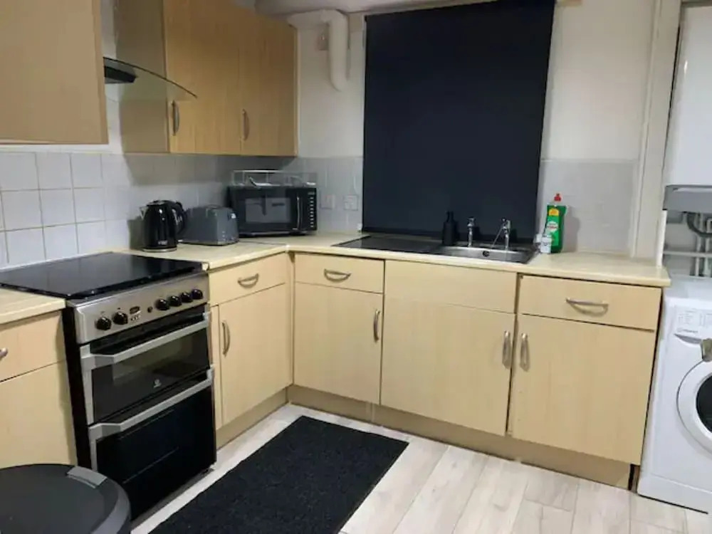 ✰Convenient 2 Bedroom Apt Close To Centre - Parking✰