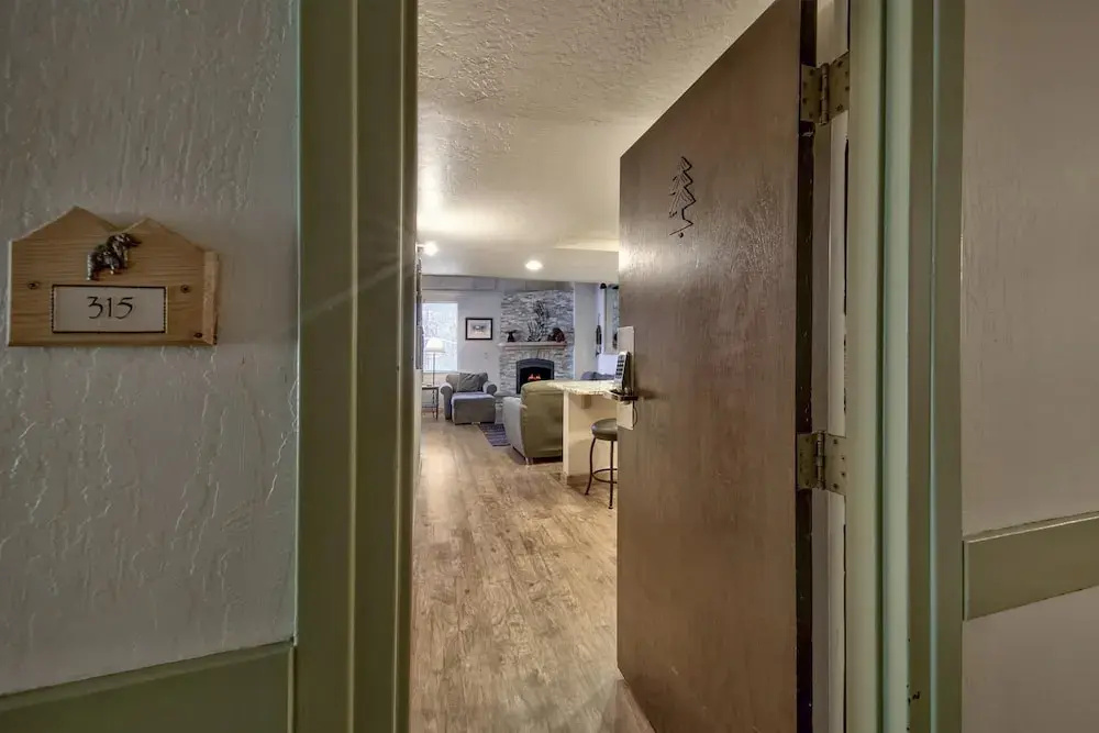 Newly Remodeled 1 Bed and Loft at Lakeland Village