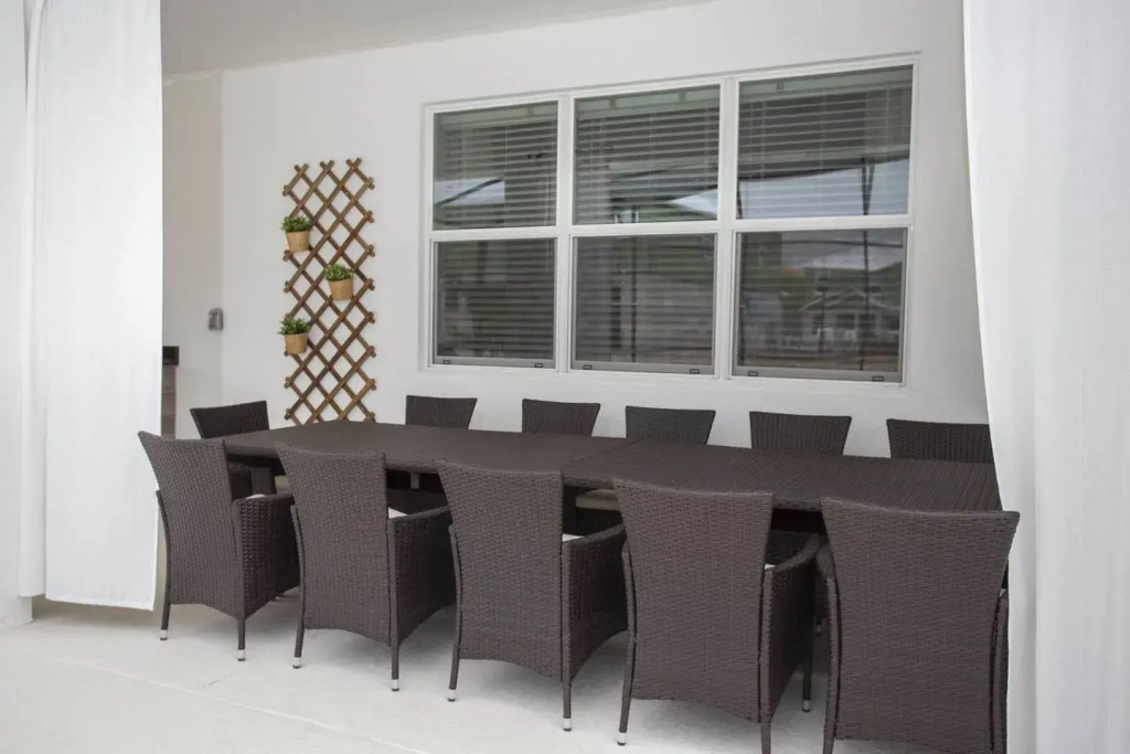 Spacious luxury home with private pool near Disney