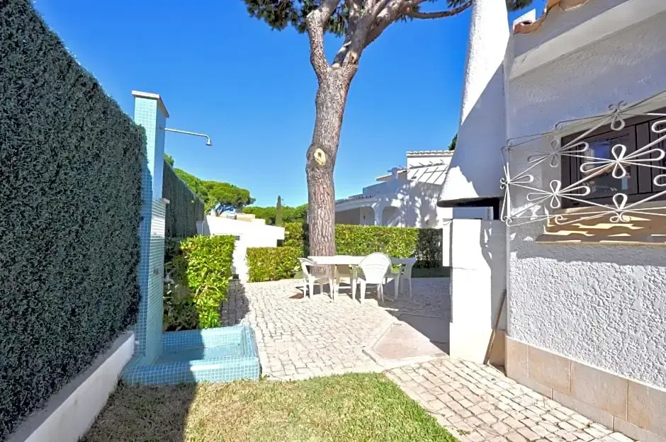 Private Pool Villa Walking Distance to Local Amenities