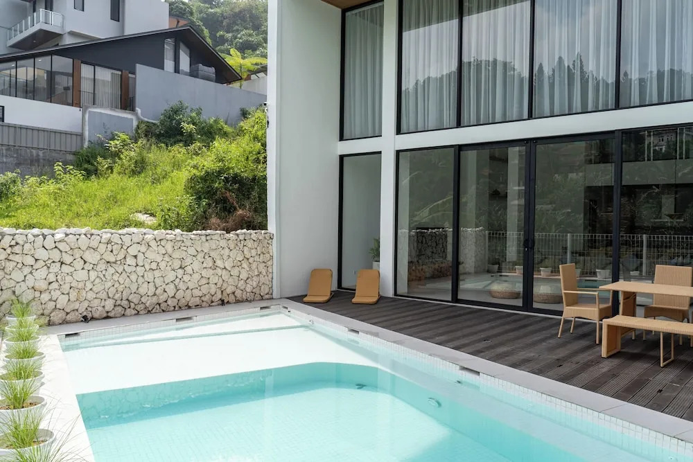 Lavender Rooftop 3BR Villa with a Heated Private Pool
