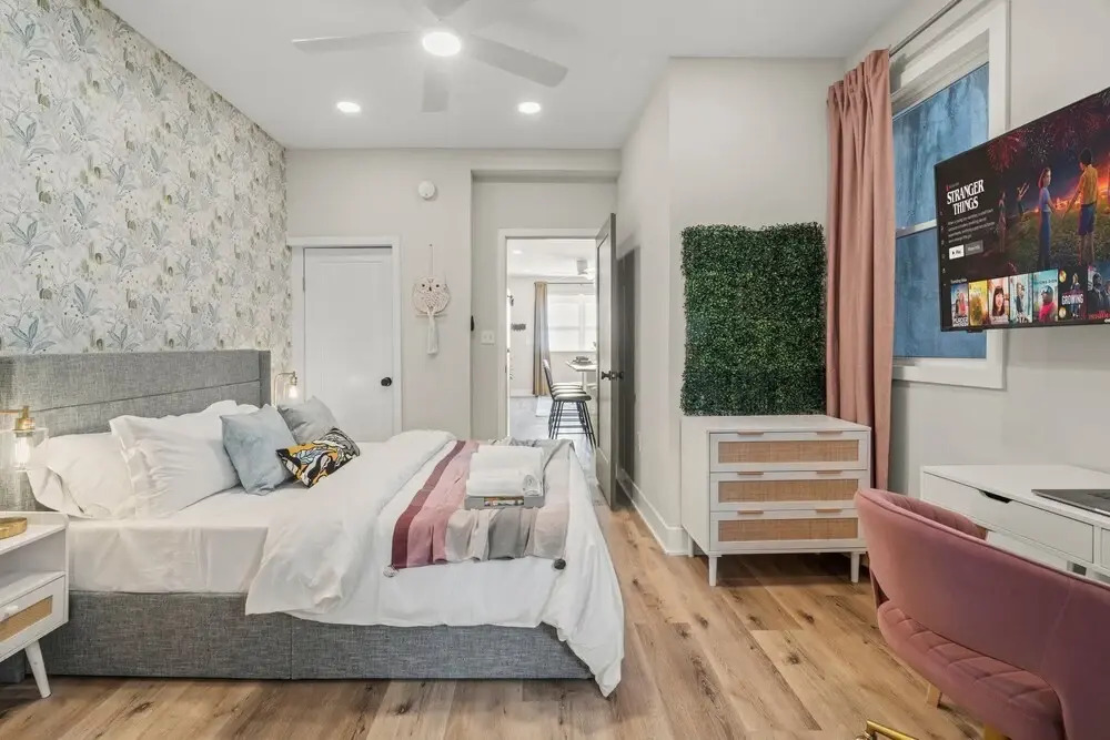 Passyunk Square Spacious 1BR - Huge Deck