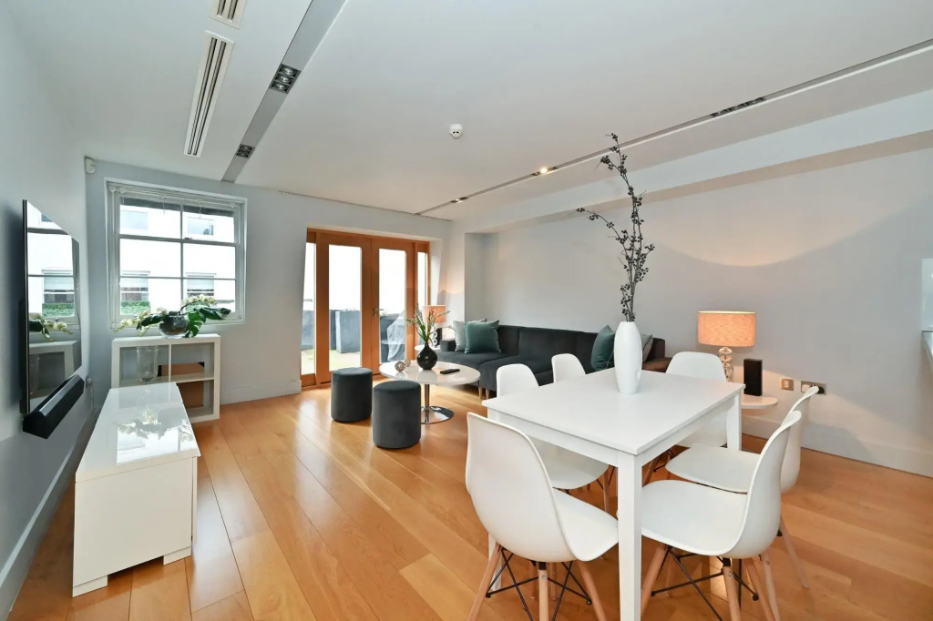Amazing Mayfair 2 Bedroom 2 Bath Air Conditioned