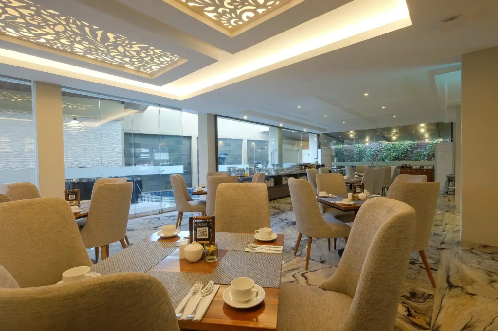 Front One Gosyen Hotel Salatiga