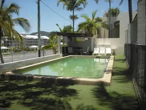 Airlie Seaview Apartments