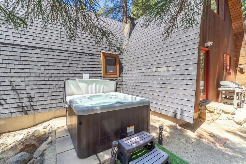 The Canoe Cabin
