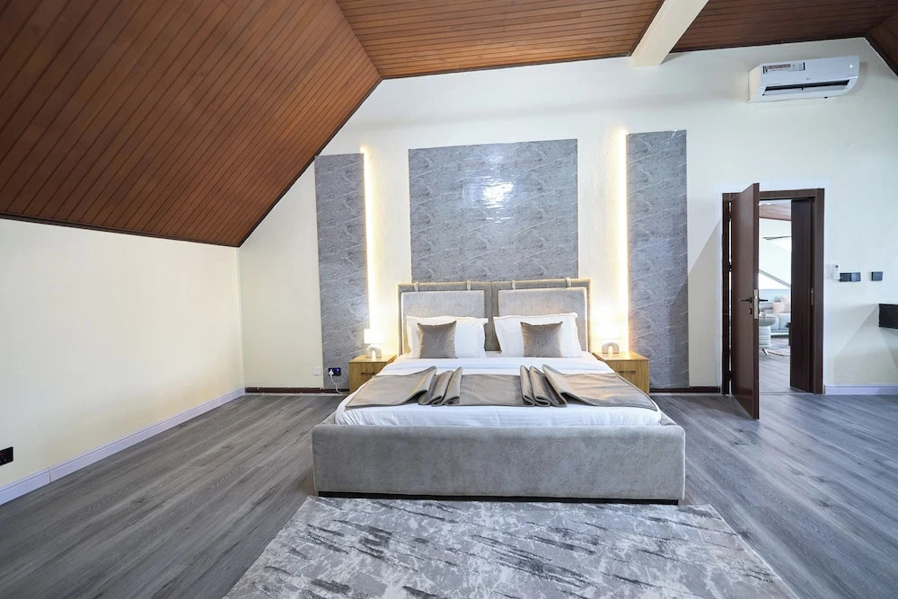 The Carrington Suites