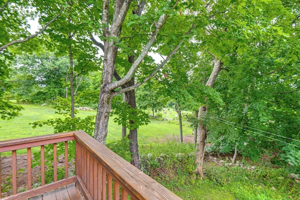 Cozy Wolfeboro Home w/ Private Deck: 1 Mi to Lake