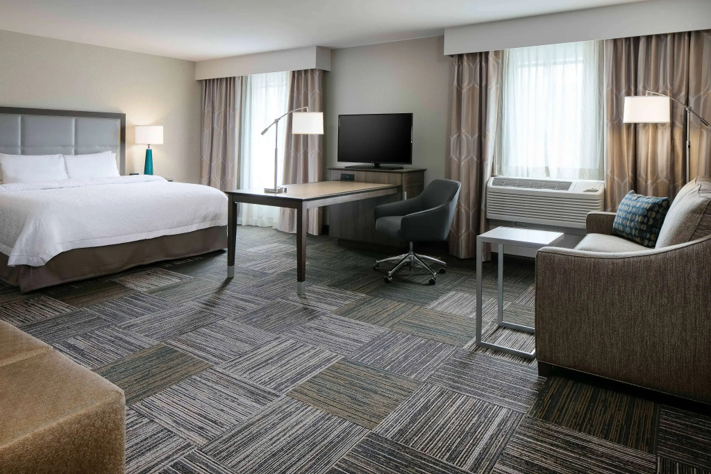 Hampton Inn & Suites-Hudson Wisconsin