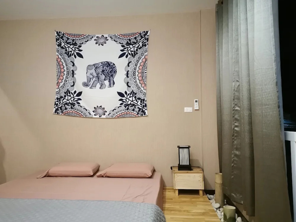 1314c Home at Sat. Night Market Near Airport and Old City / Free Pick up