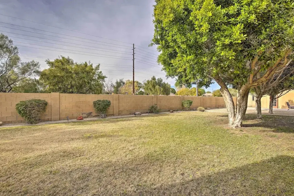11 Mi to Phoenix: Tempe Escape w/ Patio & Bar!