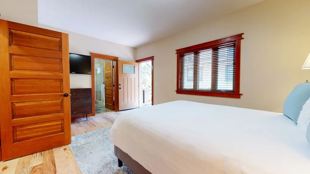 Red Slate Canyon - Modern 2-story Condo