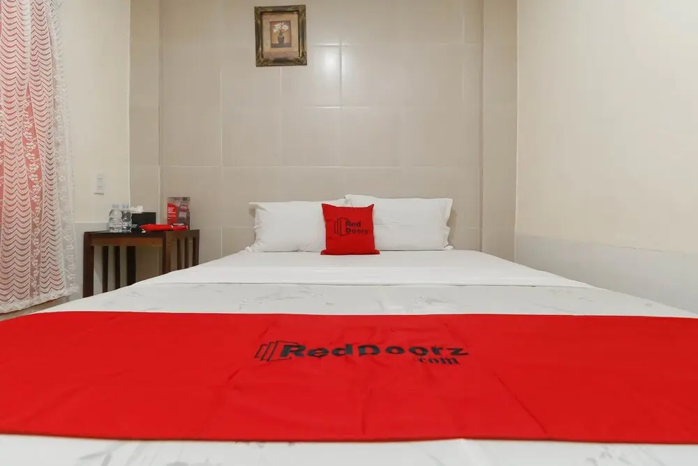 RedDoorz near Maimun Palace