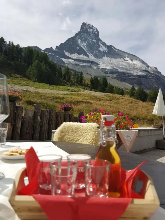 Emelie Zermatt 4****