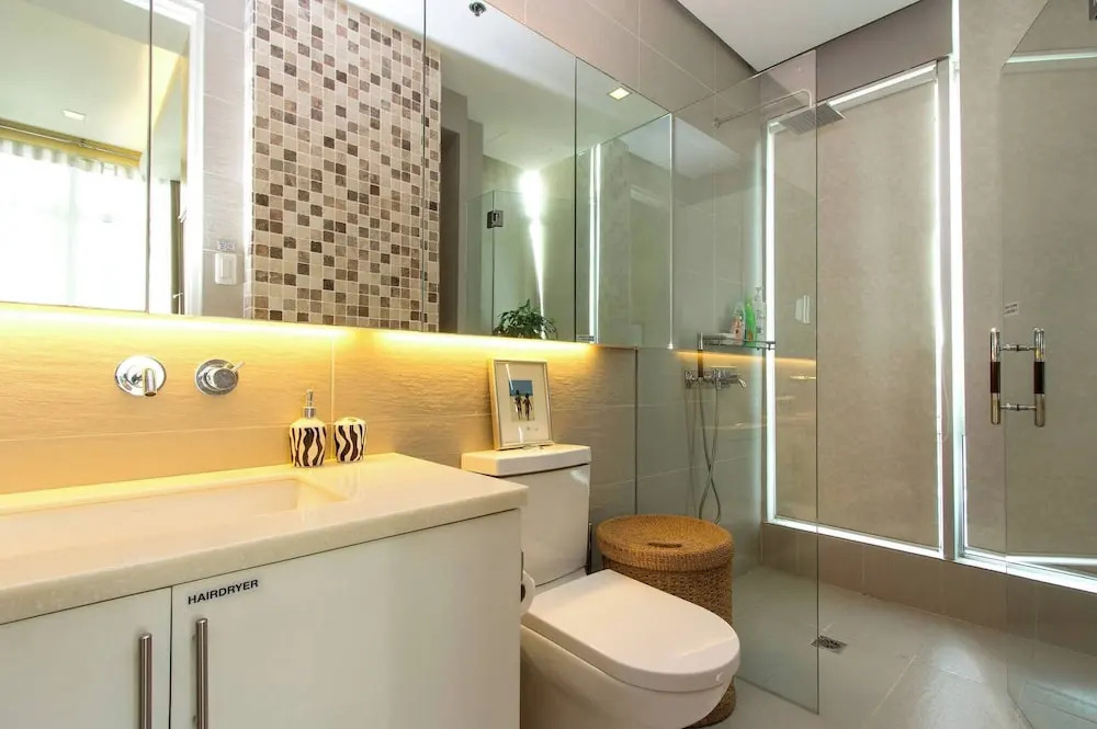 Elegant 2BR Apartment in Upscale Fort BGC Fast Wifi