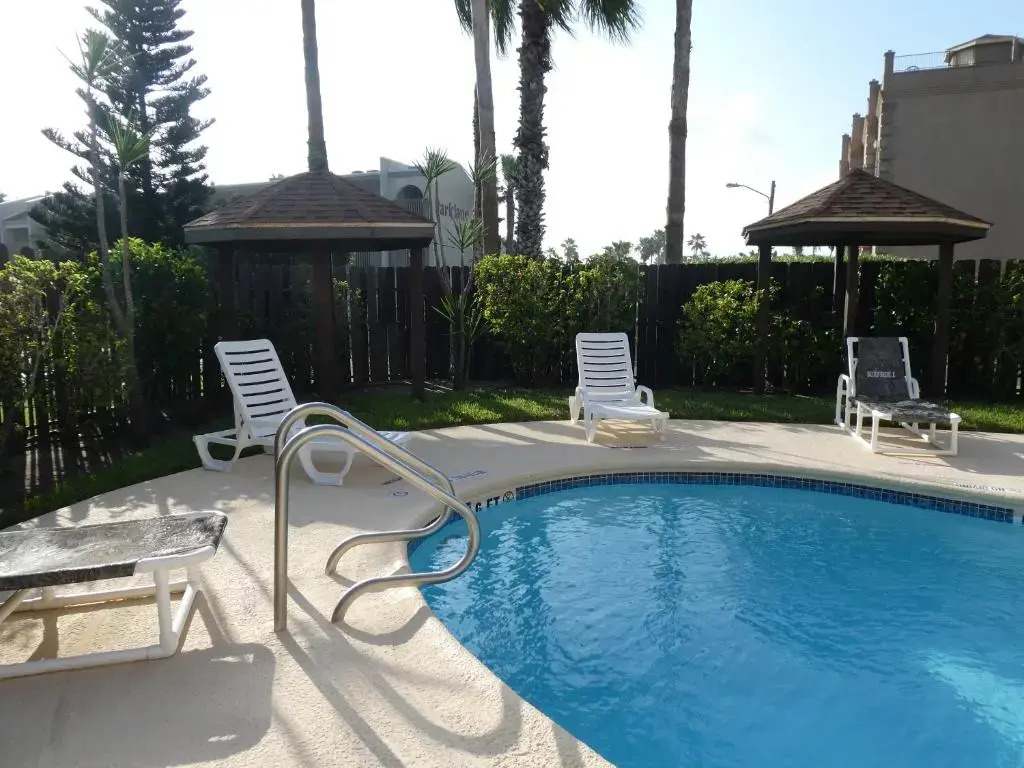 Beachside Bungalow: Surfside I #104