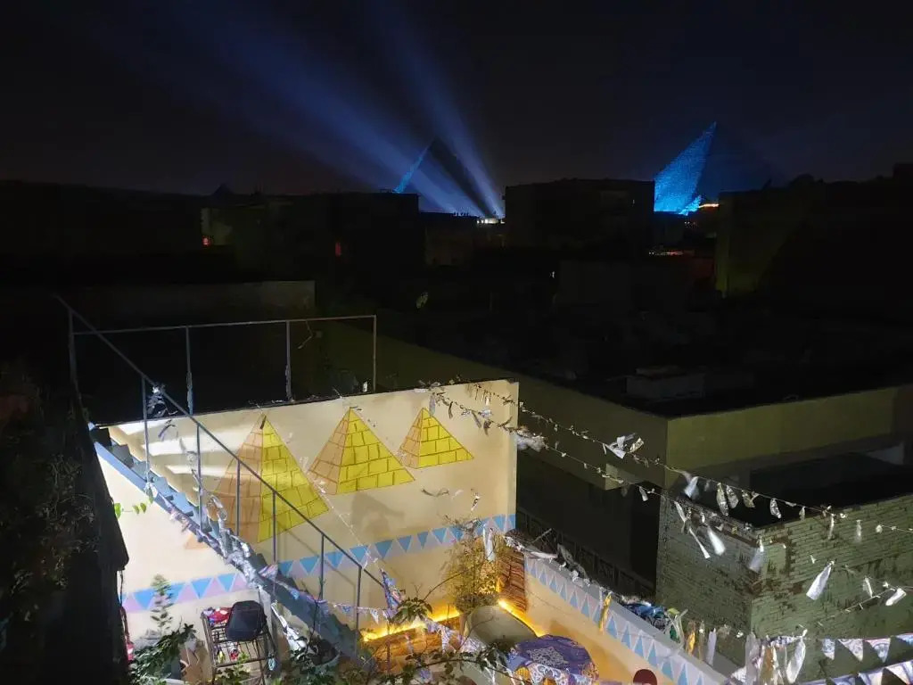 2 Jana Pyramids view inn