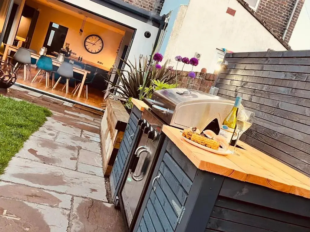 WESTREACH Filey - a 4 Bedroom, all en-suite sleep 8 Townhouse