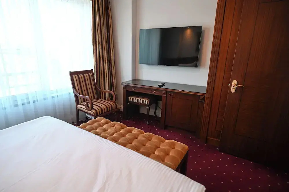 Stone Bridge Hotel
