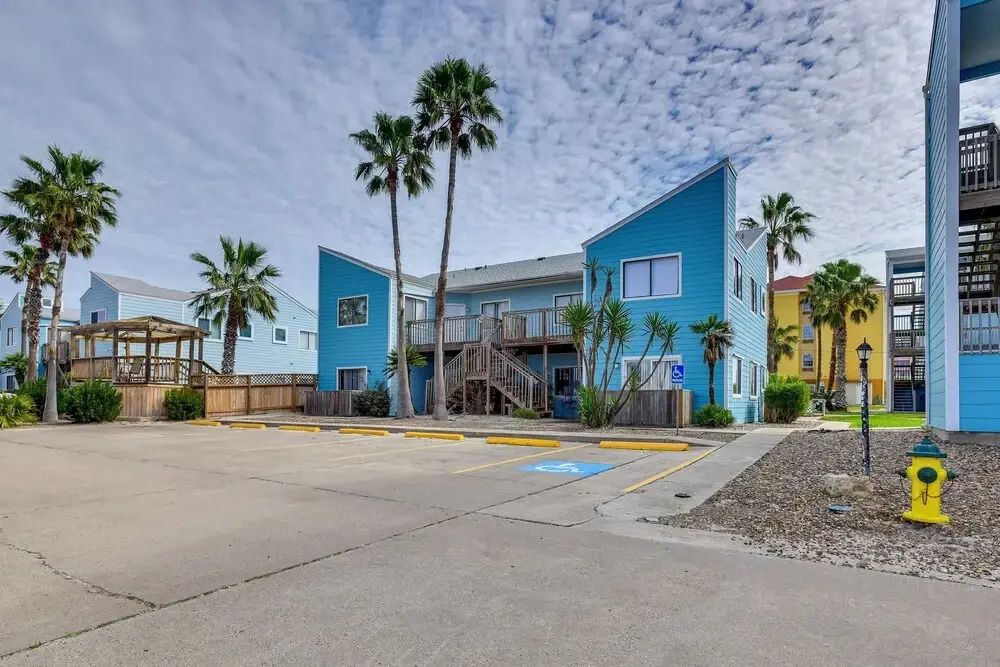 Padre Island Condo w/ Pool Access - Walk to Beach!