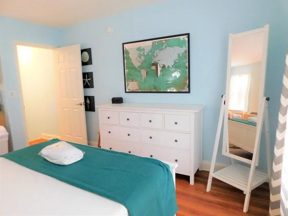 Located In Ocracoke Ge Within Walking Distance Of The Harbor, Shops And Restaurants. 1 Bedroom Condo
