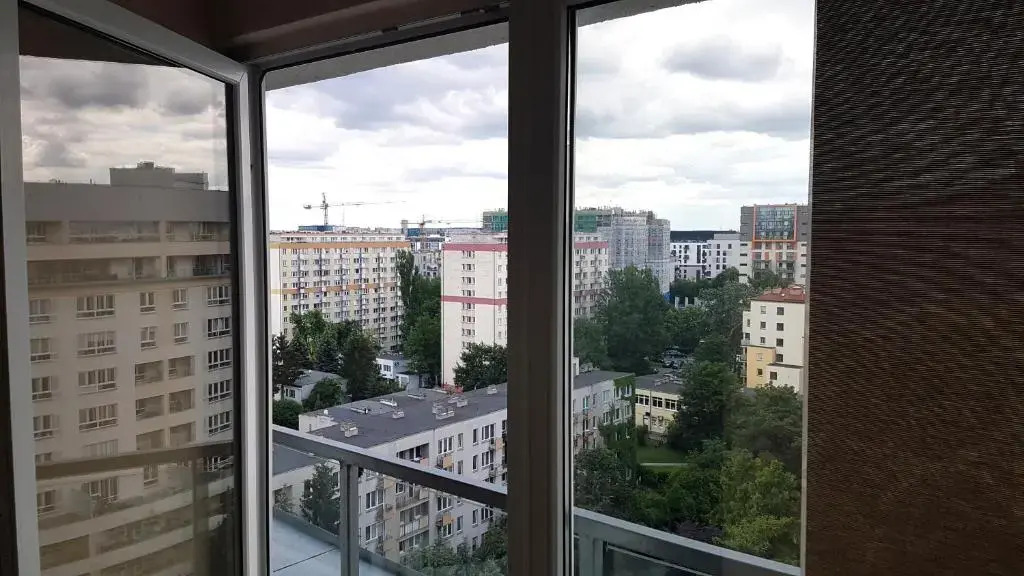 Walk distance to mokotow business park