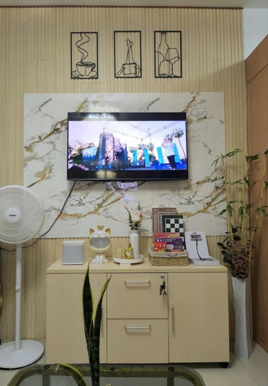 Urban Oasis at A&K Vibes City-View Condo