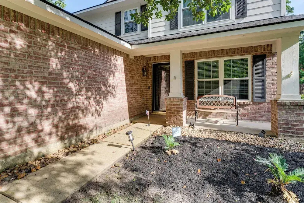 6 Mi to Northshore Park: Family Home w/ Pool!