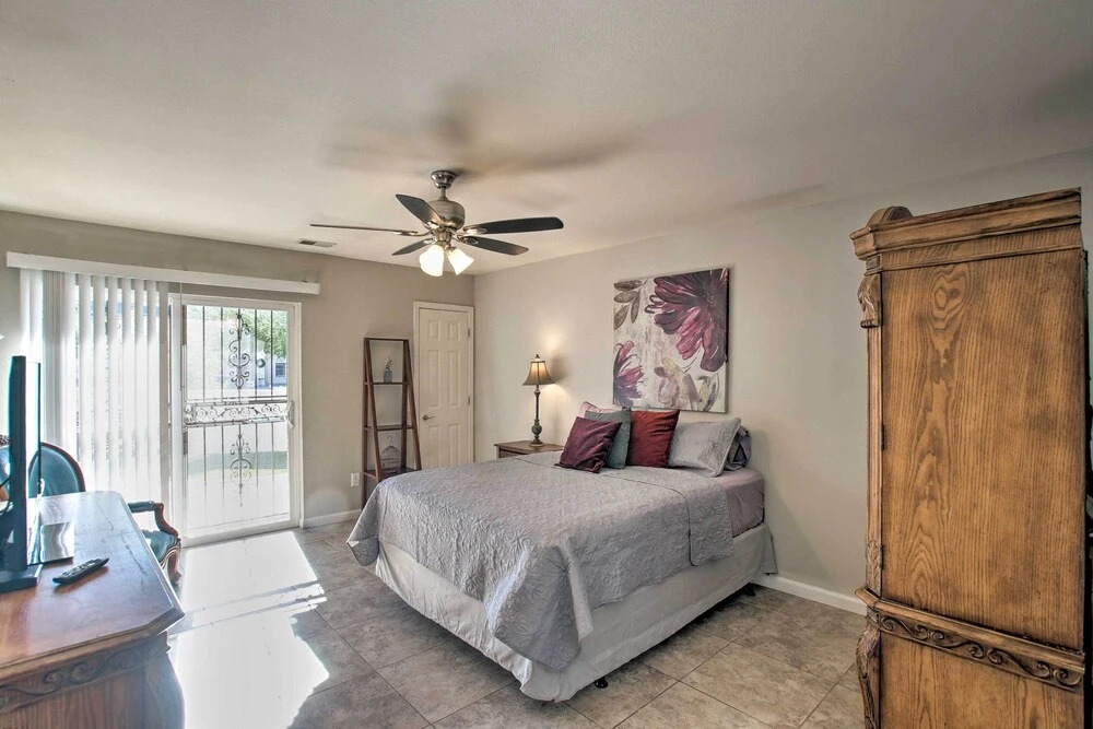 Game Room, Fire Pit & Putting Green: Glendale Home