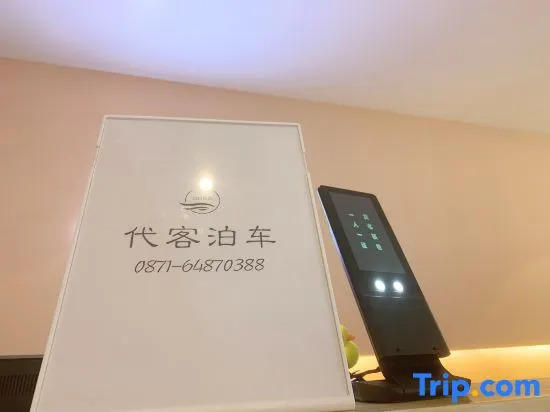 Kunming Day Youth Hotel (Nanping Street Dongfeng Square)