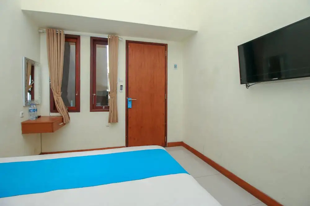 Airy Kuta Utara Pantai Batu Bolong 56 Canggu Bali