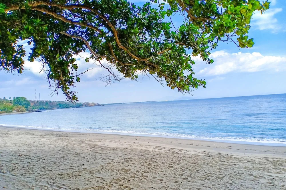 OYO 1508 Mascot Beach Hotel