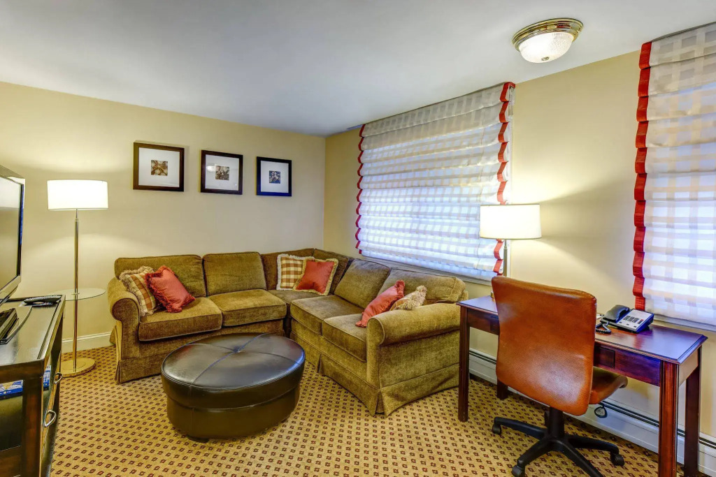 Port Inn and Suites Portsmouth, an Ascend Collection Hotel