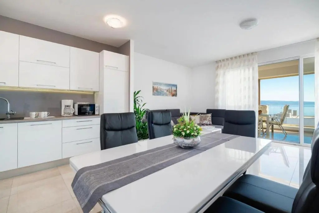 Sea view apartment EMA