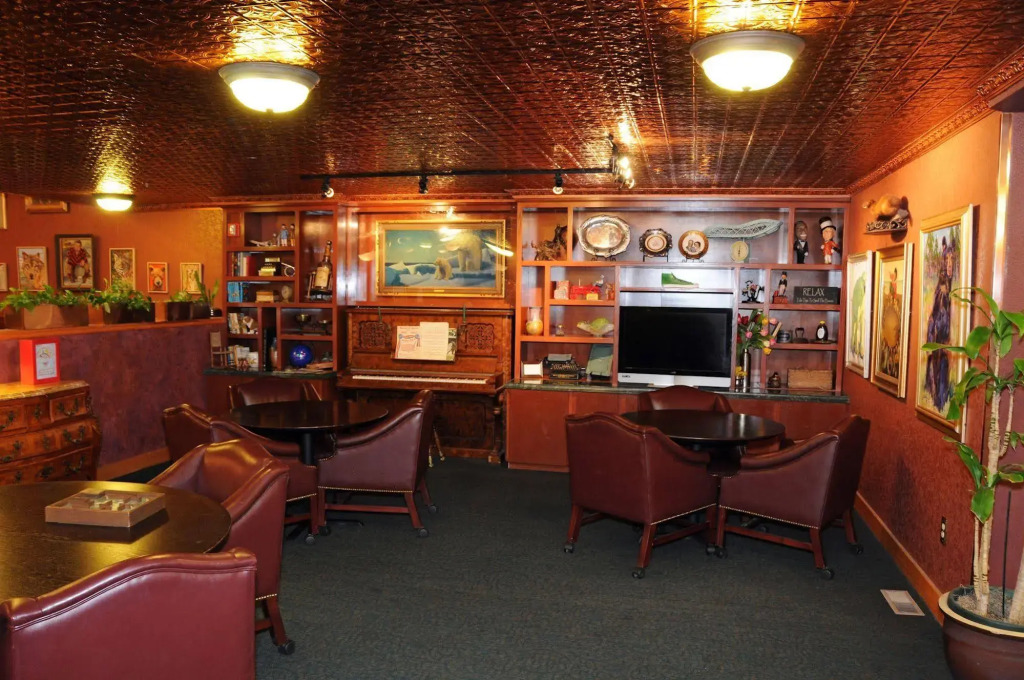 Pikes Waterfront Lodge