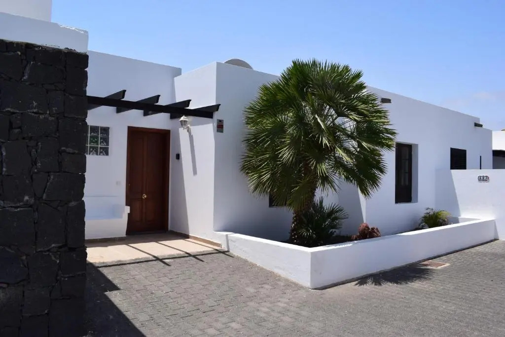 Villa Imogen with NEW HEATED SWIMMING POOL
