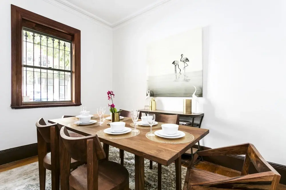 Spacious 3 Bedroom Minutes To CBD