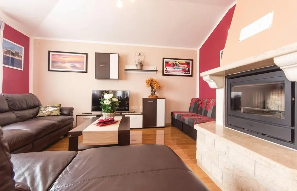 Amazing Home in Marcana With Wifi and 6 Bedrooms