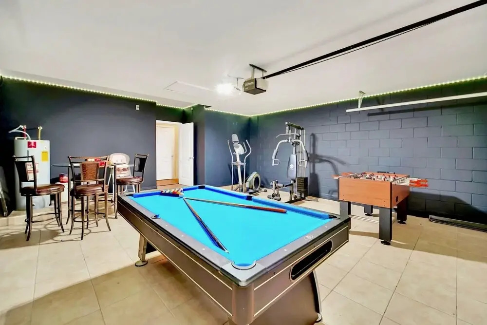 6BR Family Home w Private Pool BBQ Netflix
