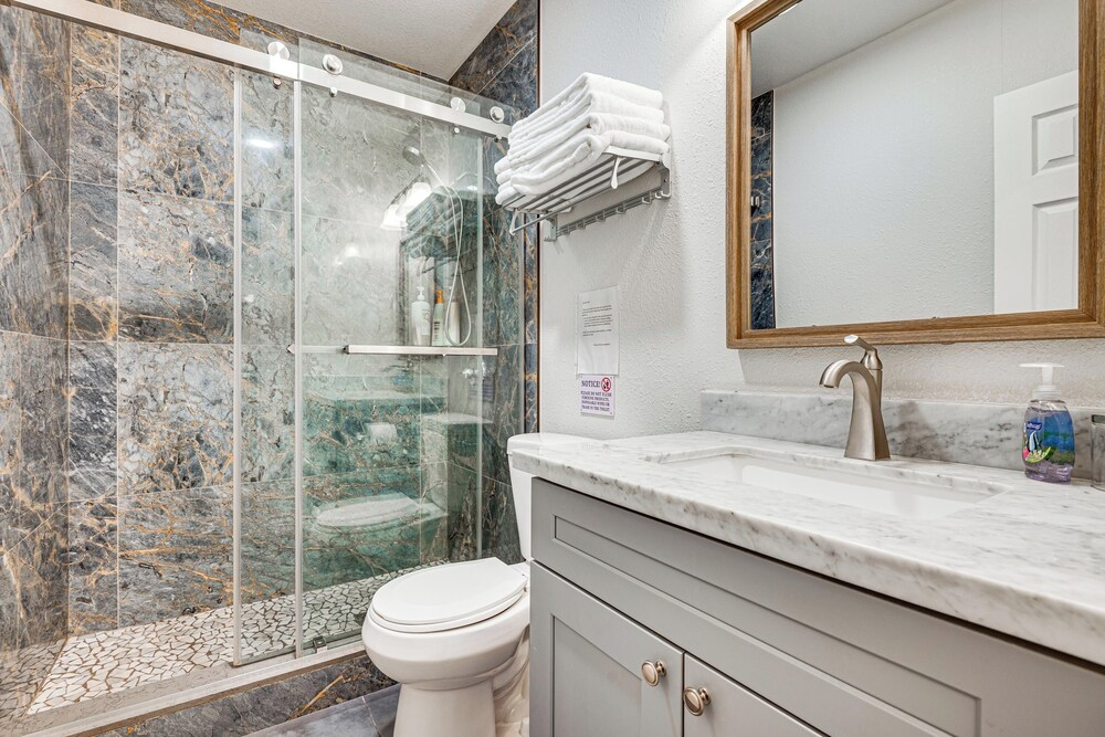 Explore Shops, Eats & Entertainment! Pasadena Apt