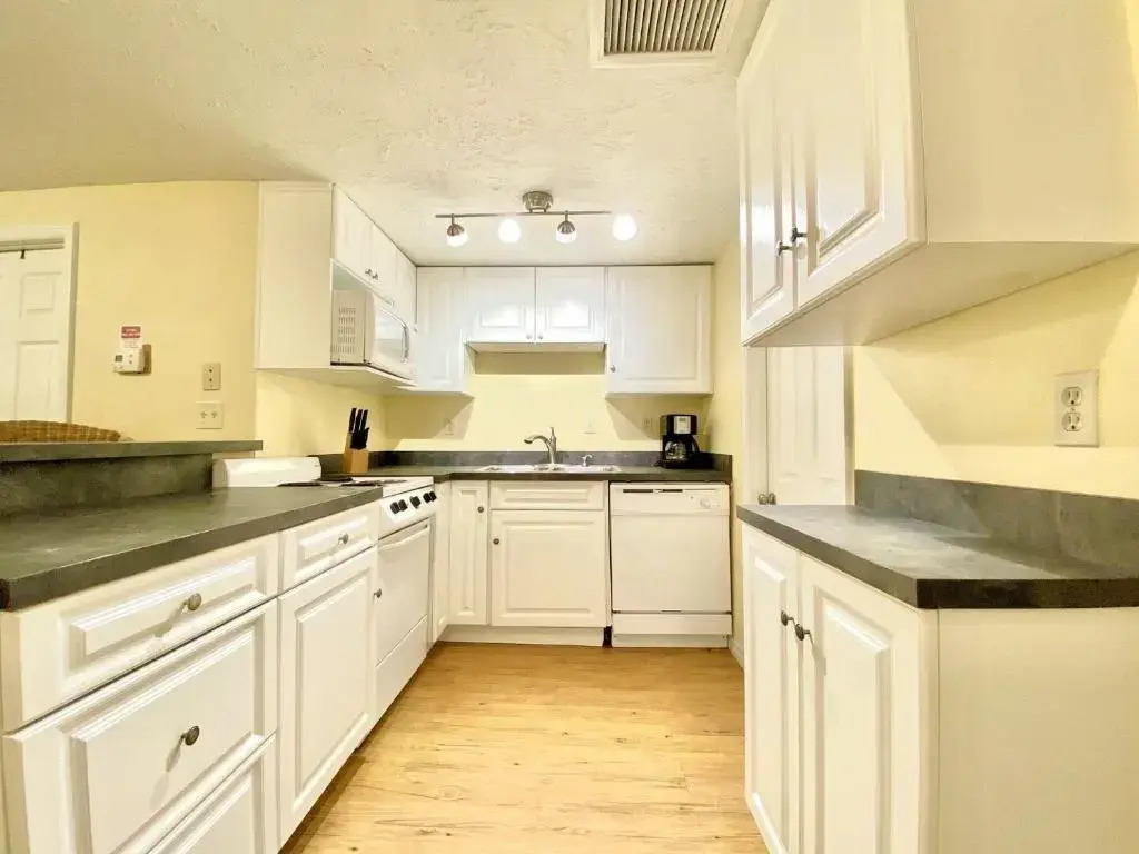 Siesta Beach Cottage, Sleeps 6, Walk to Beach, Stores, & Restaurants