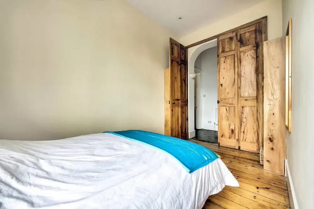 Heart of the City: St Andrew Square 2bed/2bath Apt