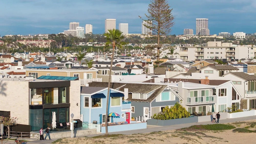 Oceanfront Atelier by Avantstay Beachfront Balboa Peninsula Escape