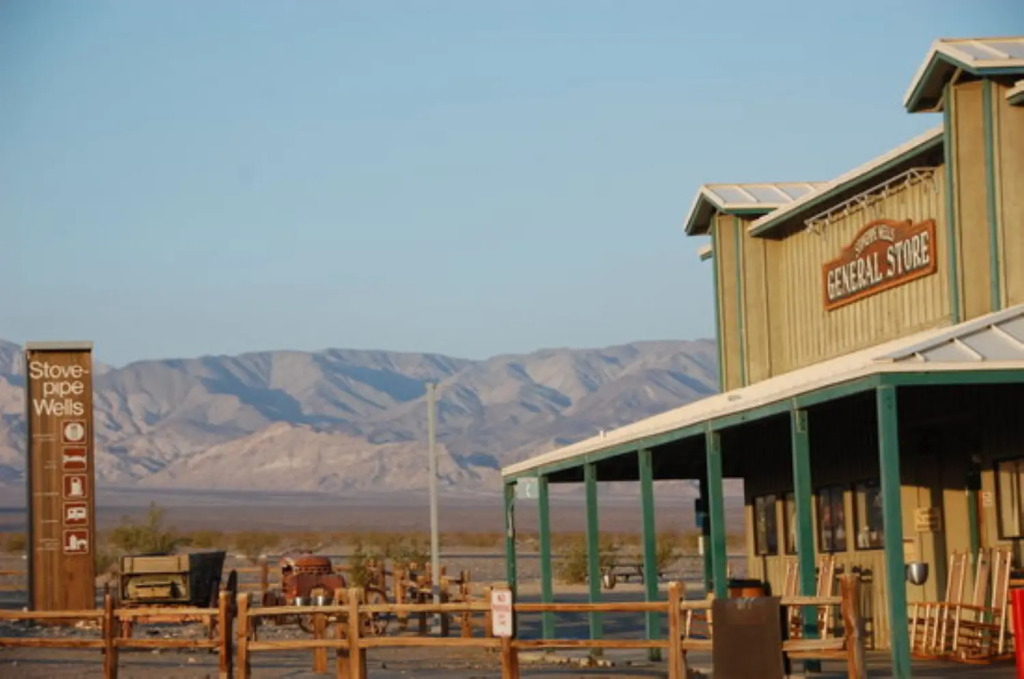 Stovepipe Wells Village