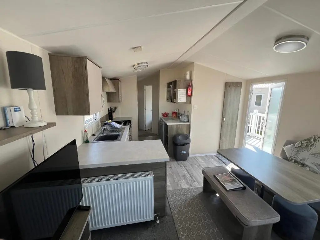 3 Bedroom Modern Caravan Sleeps up to 8
