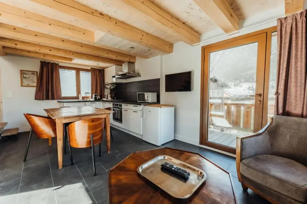 Chalet with mountain view and 2 min walk from the city center