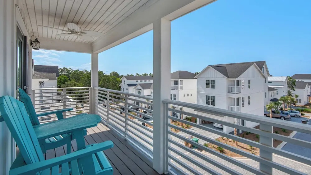 Minutes to Beach & Largest Public Beach Access, Modern New Build in Inlet