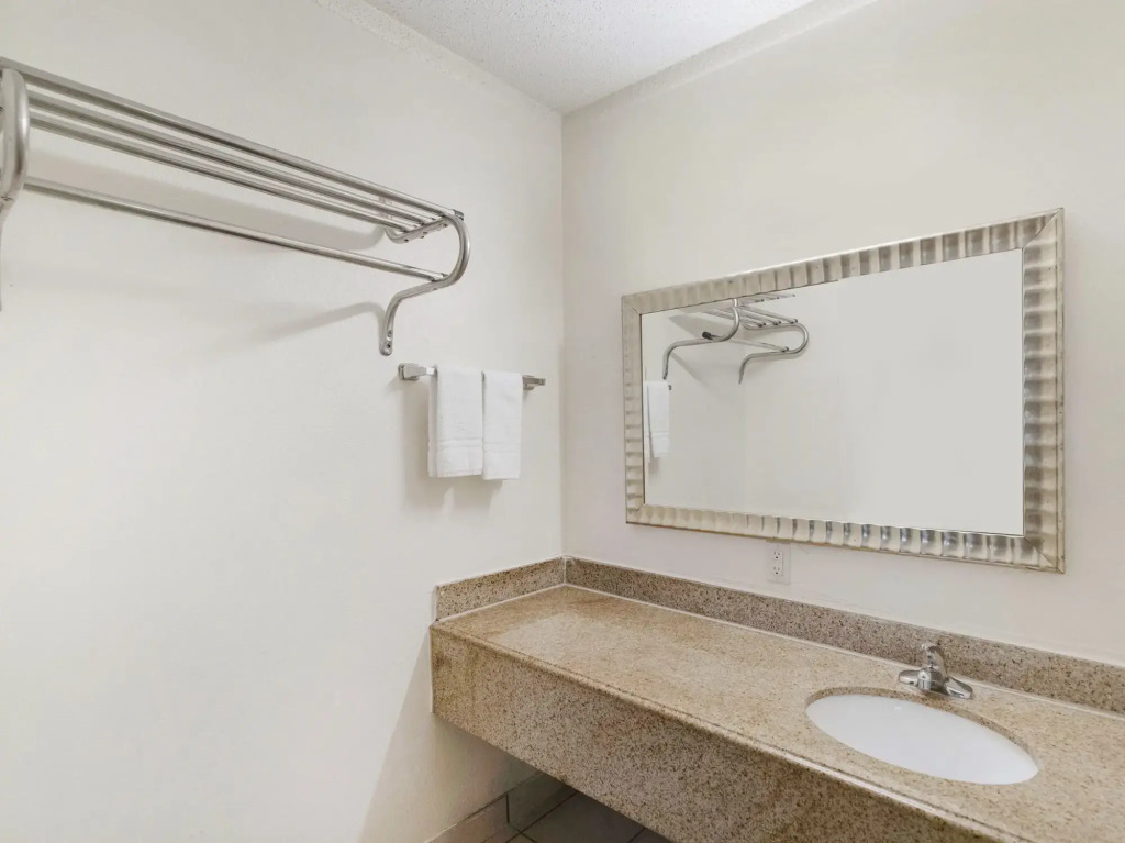 Oyo Hotel San Antonio Lackland AFB Seaworld Hwy 90 W