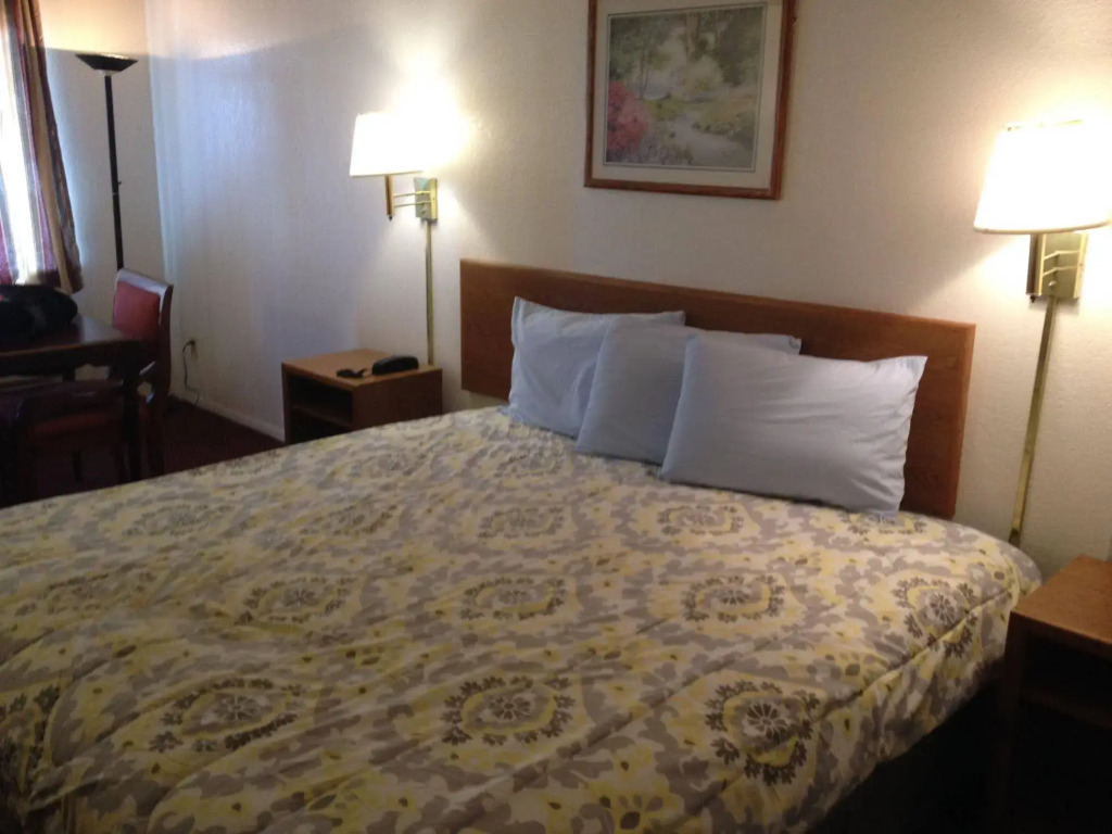 Crown Inn Grand Prairie
